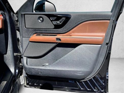 Used 2022 Lincoln Aviator Reserve w/ Elements Package Plus image 19