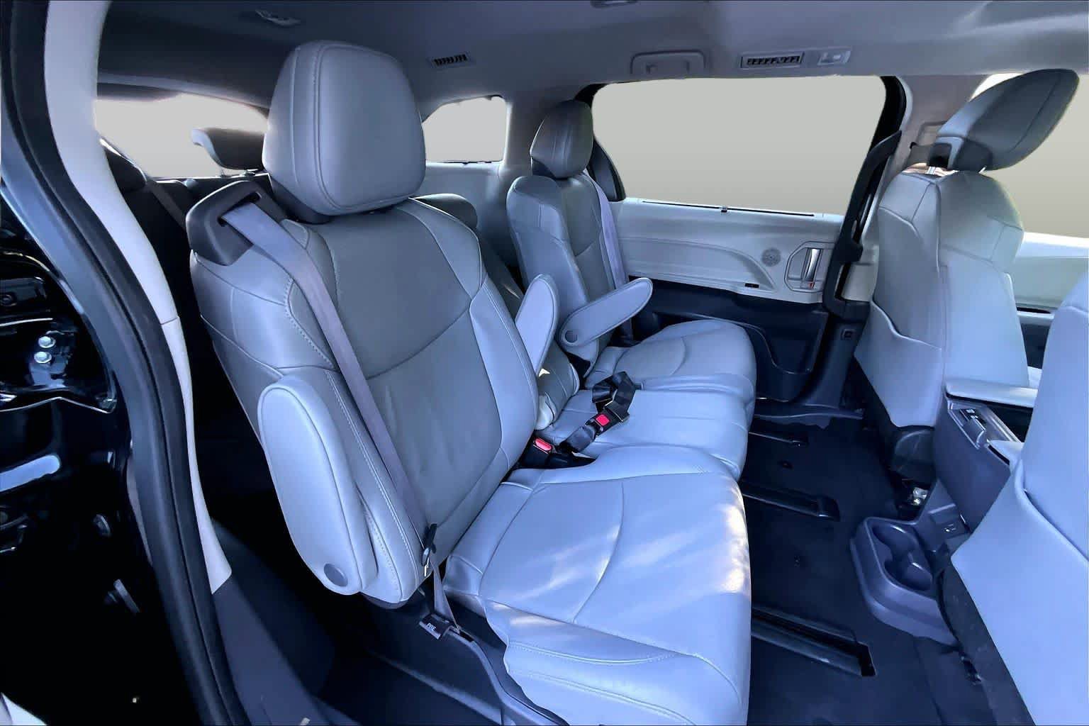 Used 2024 Toyota Sienna Limited AWD/4WD image 19