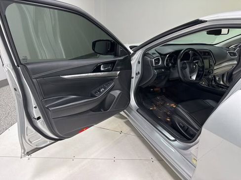 Used 2022 Nissan Maxima SV w/ Floor Mat Group FWD image 10
