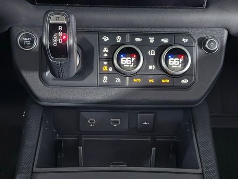 Used 2023 Land Rover Defender 110 V8 AWD/4WD image 42