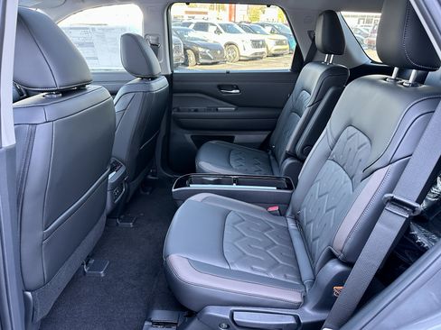 New 2026 Nissan Pathfinder Platinum image 35