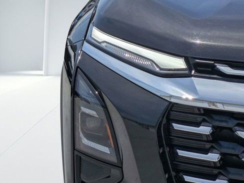 Used 2025 Chevrolet Equinox LT FWD image 9