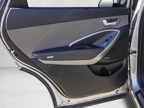 Used 2014 Hyundai Santa Fe GLS image 23