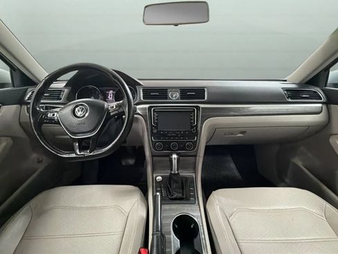Used 2017 Volkswagen Passat 1.8T SE FWD image 9