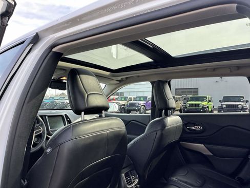 Used 2018 Jeep Cherokee Limited image 16