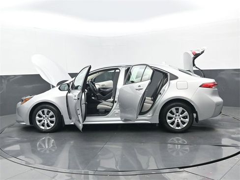 Used 2026 Toyota Corolla LE image 32