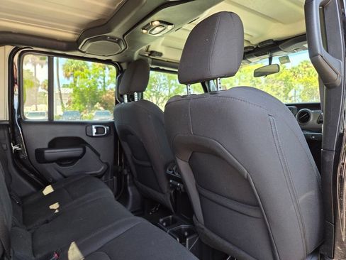 Used 2023 Jeep Gladiator Sport AWD/4WD image 16