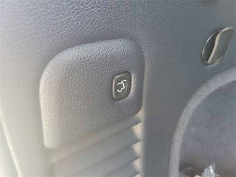 Used 2017 Jeep Grand Cherokee Overland image 11