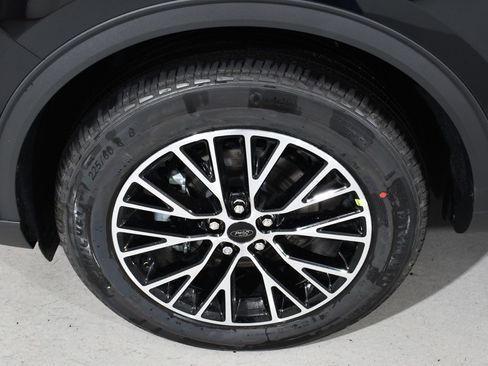 New 2026 Ford Escape SE w/ Class II Trailer Tow Package image 24