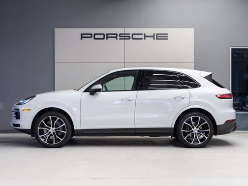Certified 2023 Porsche Cayenne Platinum Edition image 2
