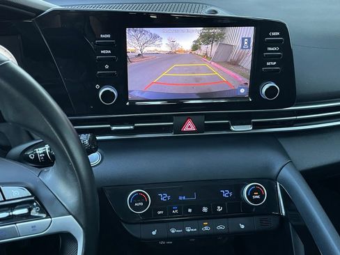 Used 2022 Hyundai Elantra SEL w/ Convenience Package image 17