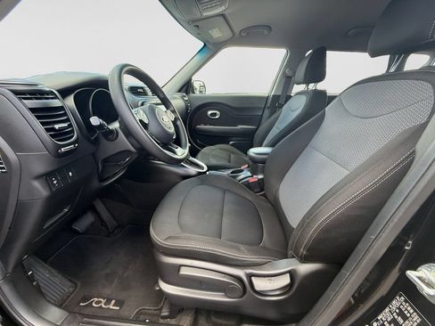 Used 2018 Kia Soul + FWD image 12