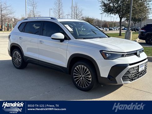 Used 2026 Volkswagen Taos SE FWD image 1