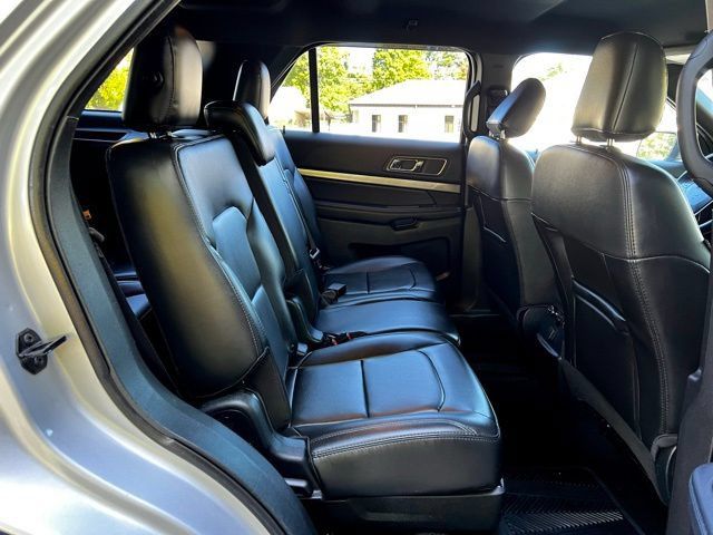 Used 2019 Ford Explorer XLT w/ Equipment Group 202A AWD/4WD image 26