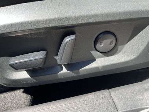 Used 2025 Nissan Rogue SV image 22