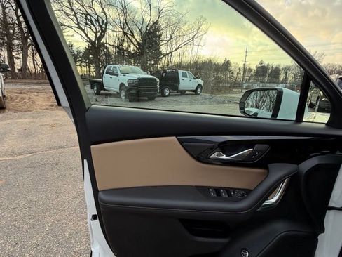 Used 2023 Chevrolet Blazer Premier image 11