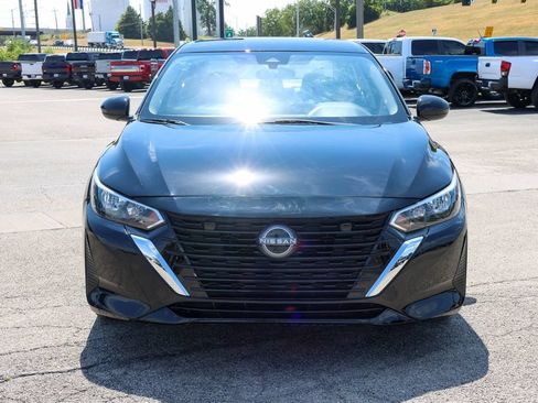Used 2025 Nissan Sentra SV FWD image 2