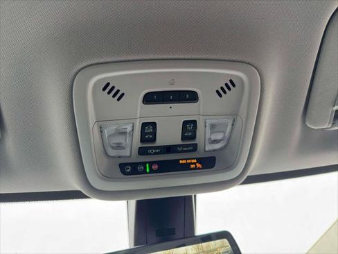 Used 2021 Chevrolet Traverse High Country image 33