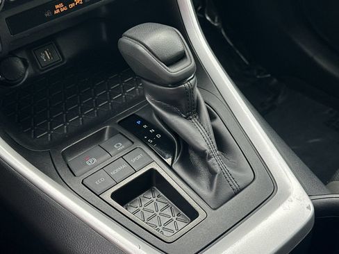 Used 2025 Toyota RAV4 XLE FWD image 19
