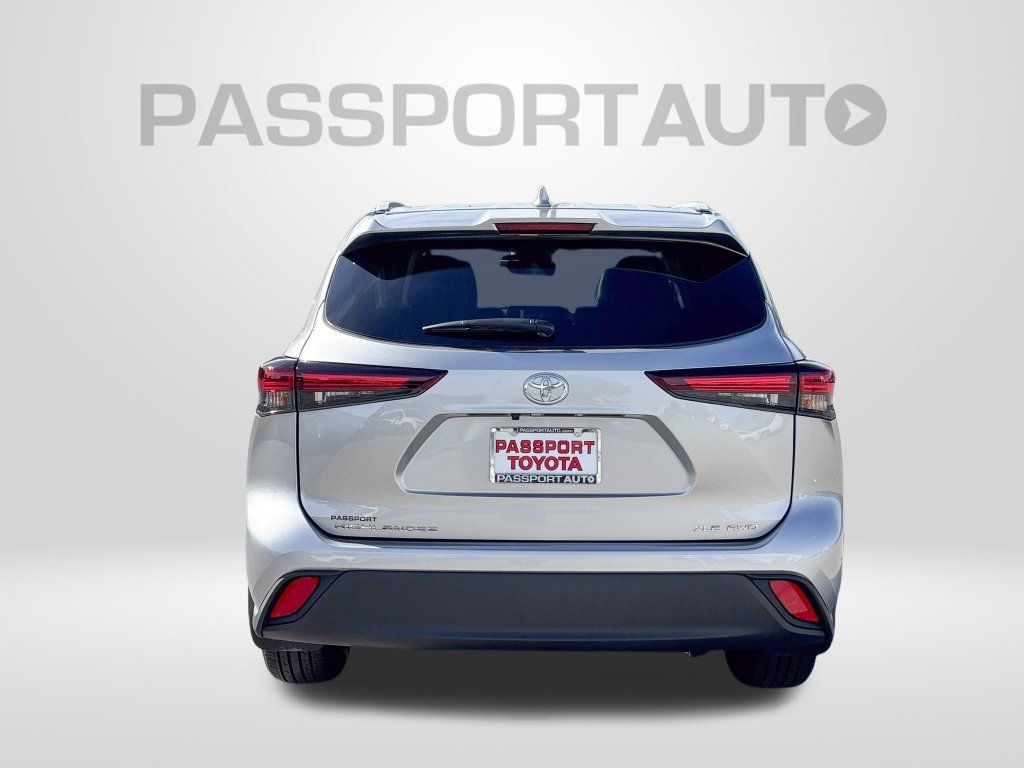 Used 2025 Toyota Highlander XLE AWD/4WD image 7
