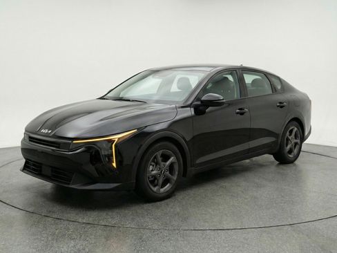 Used 2025 Kia K4 FWD image 3