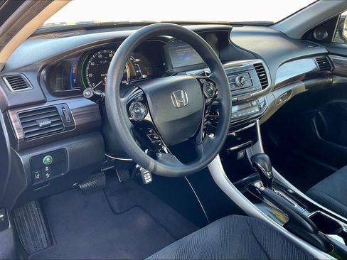 Used 2017 Honda Accord Hybrid Sedan image 18