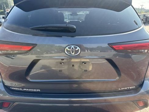 Used 2023 Toyota Highlander Limited FWD image 9