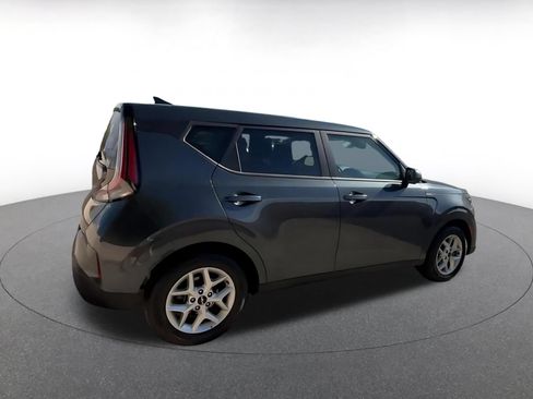 Used 2025 Kia Soul LX w/ LX Technology Package FWD image 12