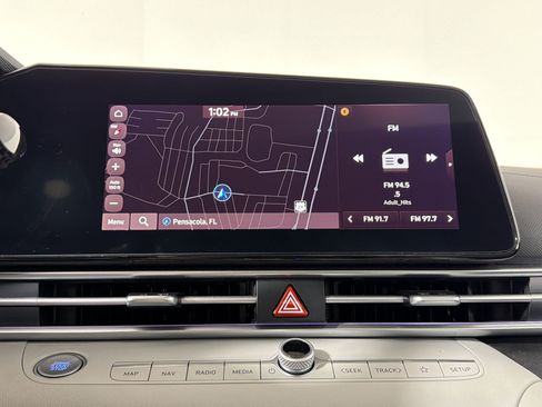 Used 2025 Hyundai Elantra Limited FWD image 18