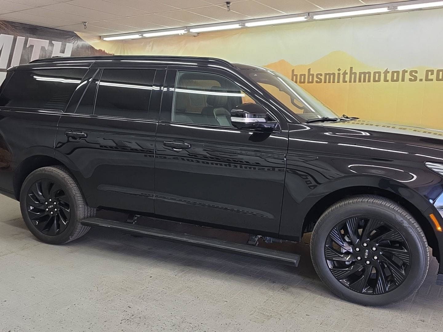 Certified 2025 Lincoln Navigator Reserve w/ Jet Appearance Package AWD/4WD image 21