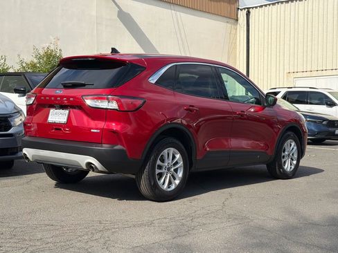 Used 2020 Ford Escape SE image 4