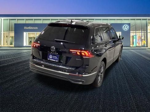 Used 2023 Volkswagen Tiguan SE AWD/4WD image 25