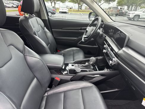 Used 2025 Kia Telluride S FWD image 39
