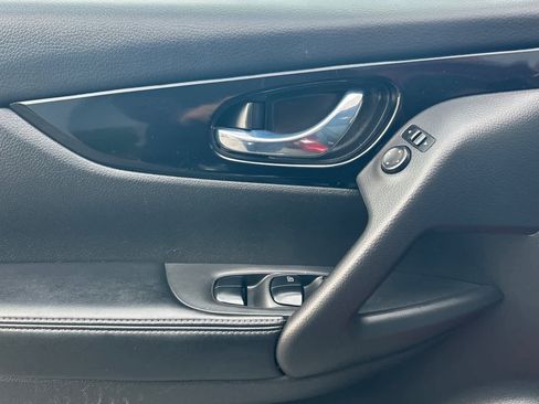 Used 2018 Nissan Rogue Sport SV image 12