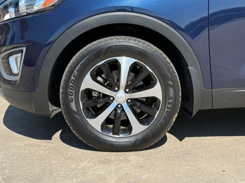 Used 2018 Kia Sorento EX image 8