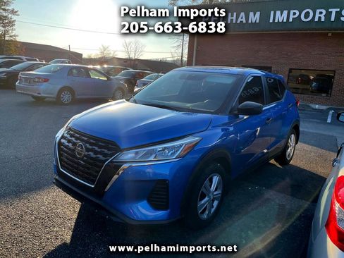 Used 2021 Nissan Kicks S image 1