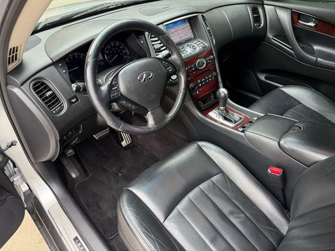 Used 2017 INFINITI QX50 AWD w/ Technology Package image 2