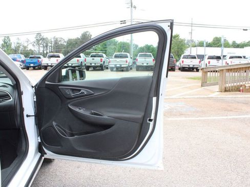Used 2021 Chevrolet Malibu LT FWD image 27