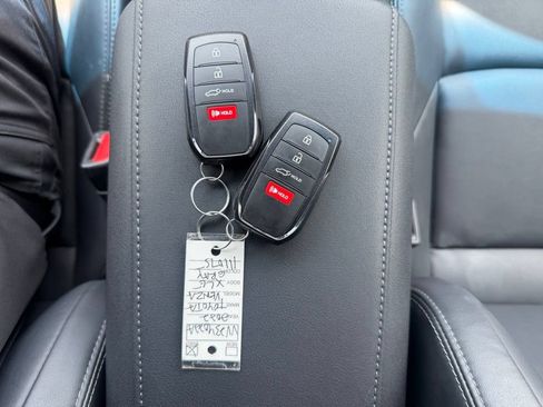 Used 2022 Toyota Venza XLE AWD/4WD image 29