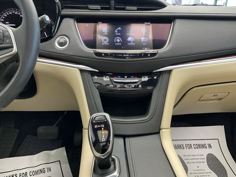 Used 2017 Cadillac XT5 Luxury w/ Driver Awareness Package AWD/4WD image 18