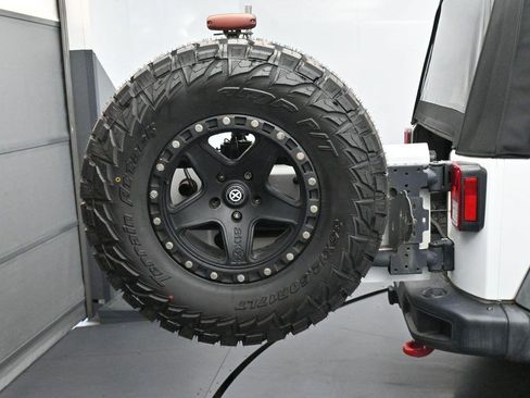 Used 2014 Jeep Wrangler Unlimited Rubicon AWD/4WD image 32