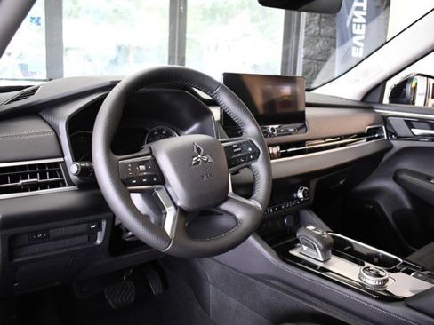 New 2026 Mitsubishi Outlander AWD image 39