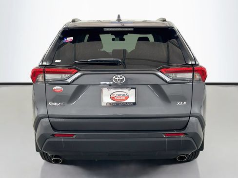 Used 2020 Toyota RAV4 XLE FWD image 5