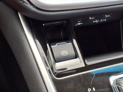 Used 2021 Subaru Outback Limited image 17