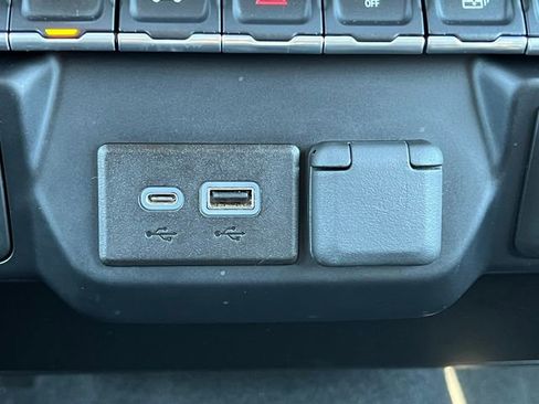 Used 2022 Chevrolet Silverado 1500 LT image 32