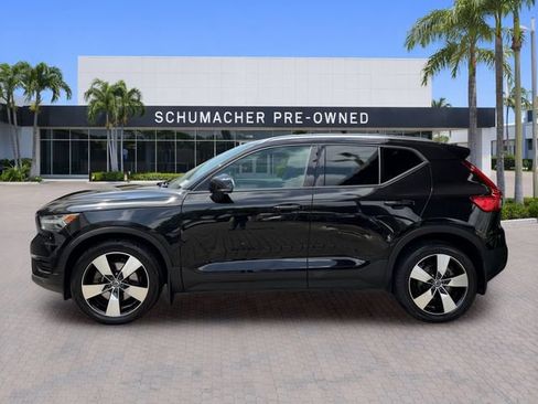 Used 2020 Volvo XC40 T4 Momentum FWD image 4