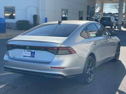 Certified 2025 Honda Accord SE image 6