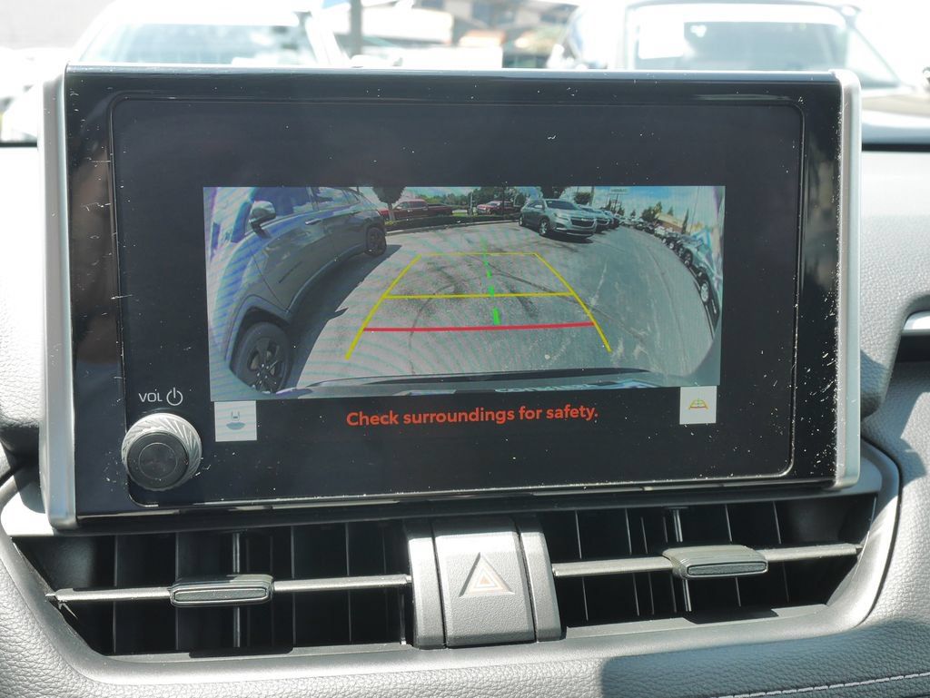 Used 2025 Toyota RAV4 LE AWD/4WD image 33