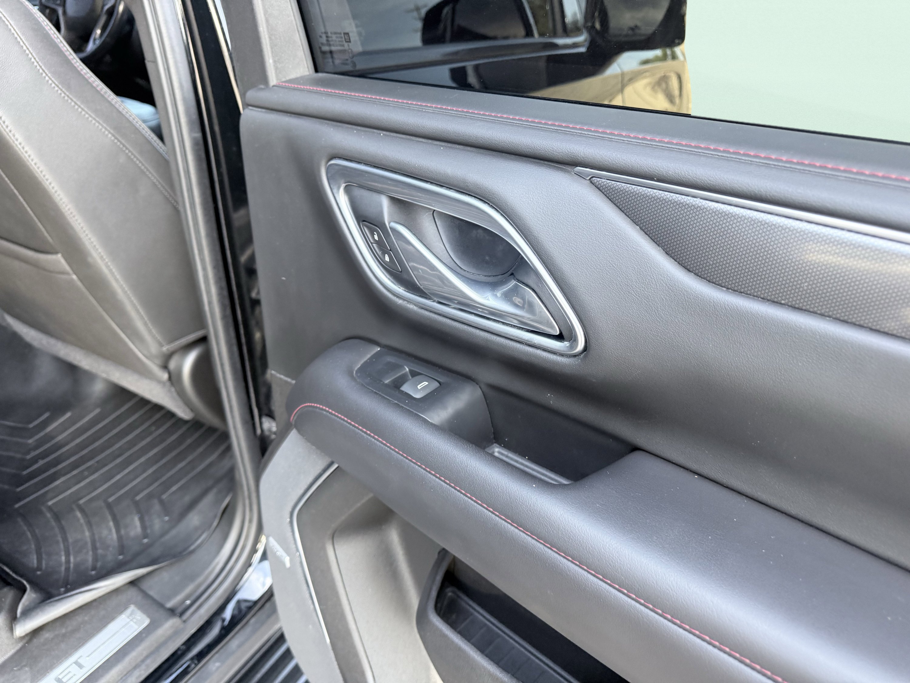 Used 2021 Chevrolet Suburban RST w/ Luxury Package AWD/4WD image 24