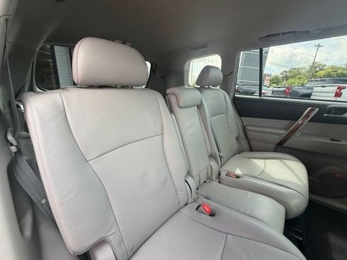 Used 2011 Toyota Highlander Limited w/ Tow Pkg AWD/4WD image 19